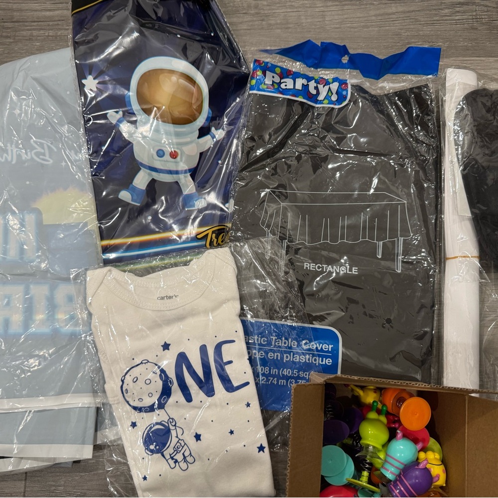 Astronaut Space Alien Party Decor Shirt Banner Favor Set